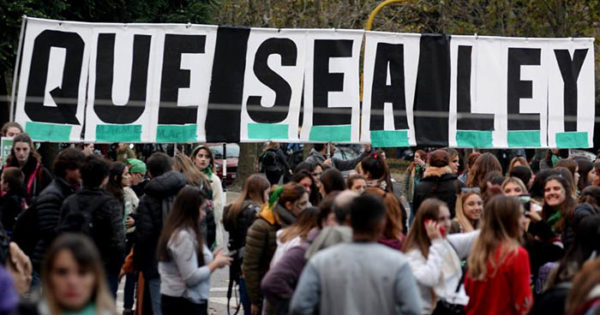 Aborto legal: preparan un pañuelazo federal, también en Mar del Plata