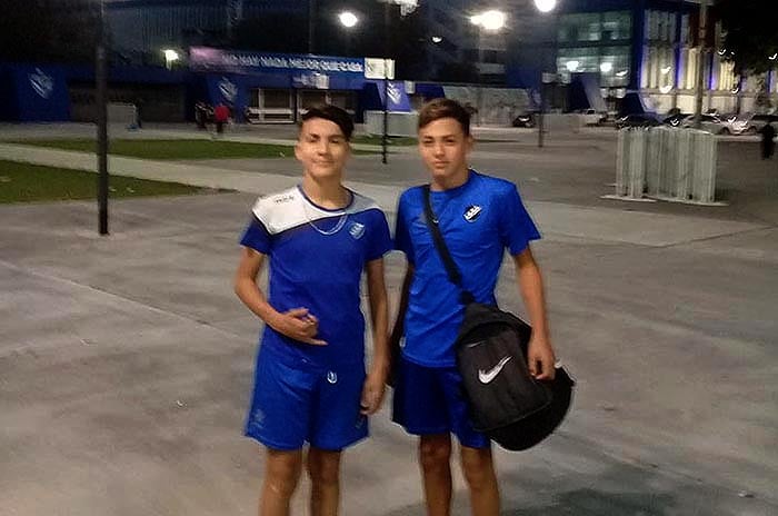 Dos juveniles de Alvarado muy cerca de Vélez Sarsfield