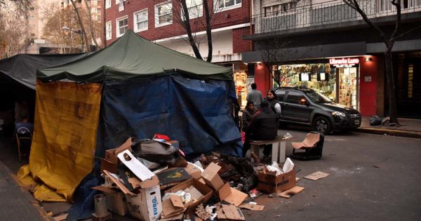 Acampe: los comerciantes del centro, enojados por el “abandono”
