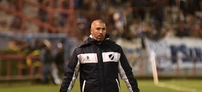 Tras el histórico ascenso, Giganti dejó de ser el técnico de Alvarado