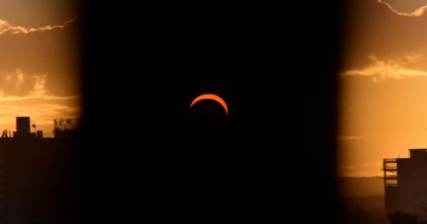 Cientos de personas contemplaron el eclipse solar en Mar del Plata