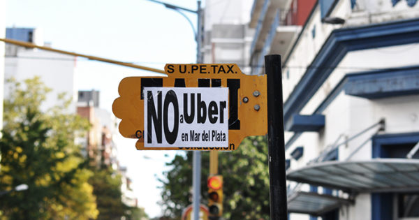 Críticas al reimpulso de Uber: “Se intenta demonizar el servicio tradicional de taxis”