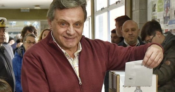 Votó Pulti: “Las PASO son un mensaje hacia octubre”