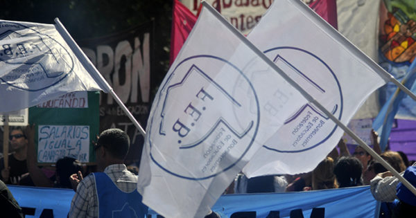 Docentes: la FEB pidió otra convocatoria tras rechazar la oferta del gobierno
