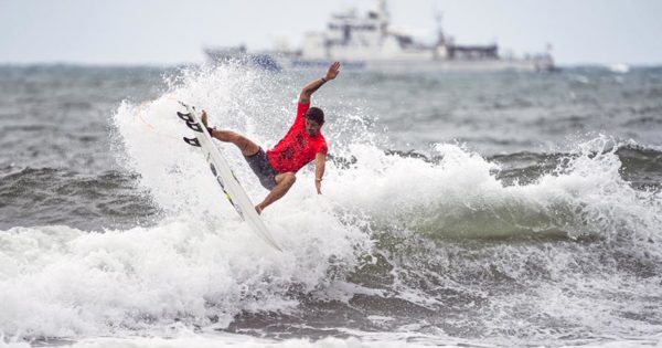Mundial de Surf: Muñiz sigue en carrera, Usuna fue eliminado