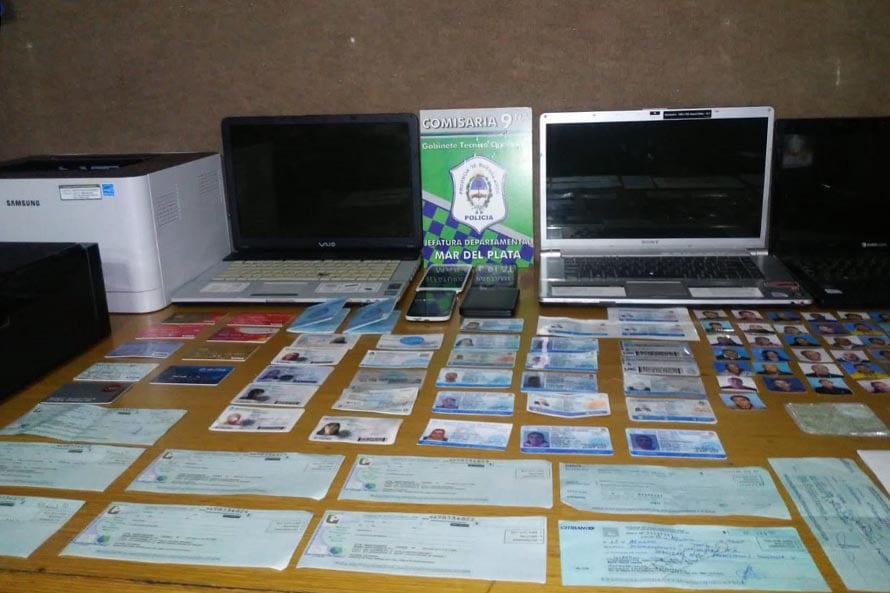 En un allanamiento por robo secuestran licencias de conducir y cheques falsos