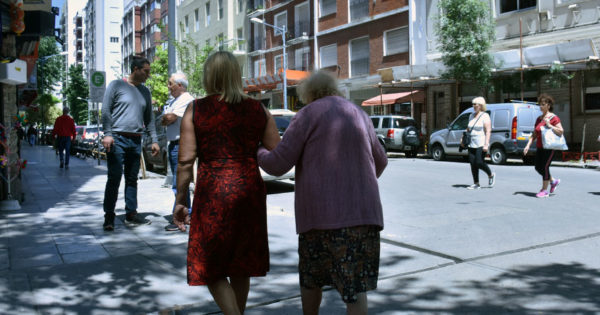 Lanzarán una tarjeta municipal de beneficios para personas mayores de 60 años