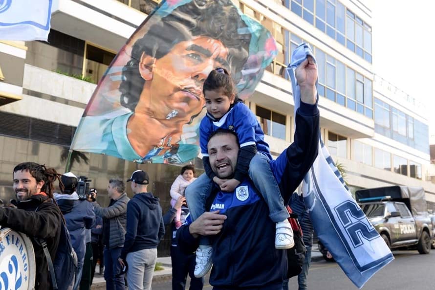 Maradona en Mar del Plata: la previa y el color ante la llegada del “Diez”