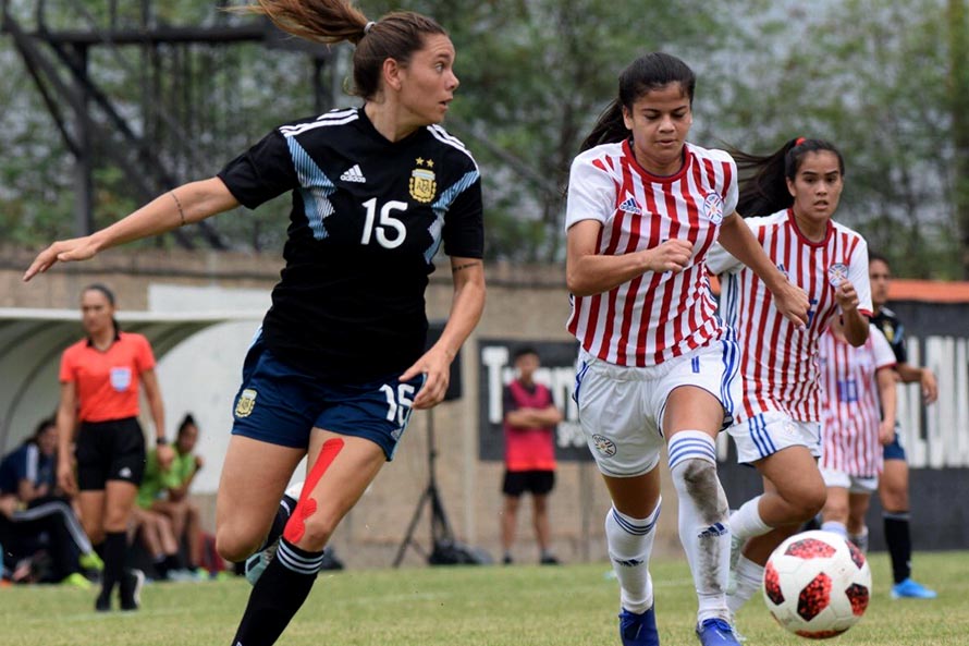 Fútbol femenino: Menéndez y Delgado, presentes en la victoria de Argentina ante Paraguay