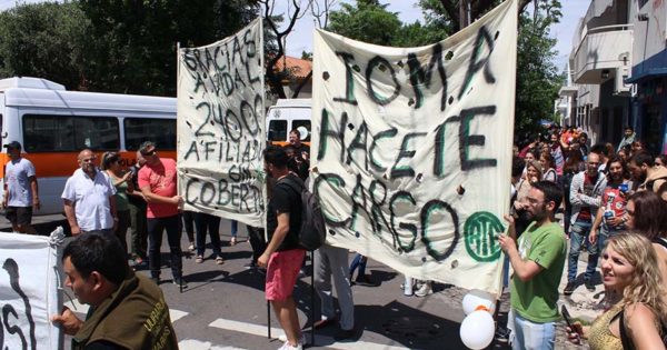 Incluir Salud: trabajadores y transportistas reclamaron respuestas en La Plata