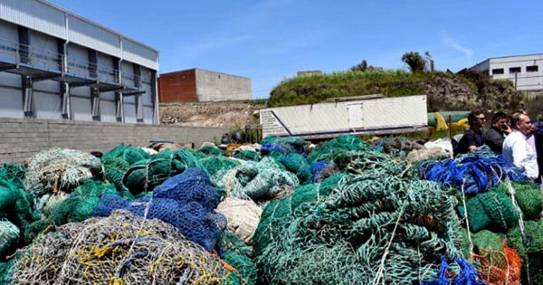 Contaminación en el mar: un proyecto para reciclar redes de pesca en desuso