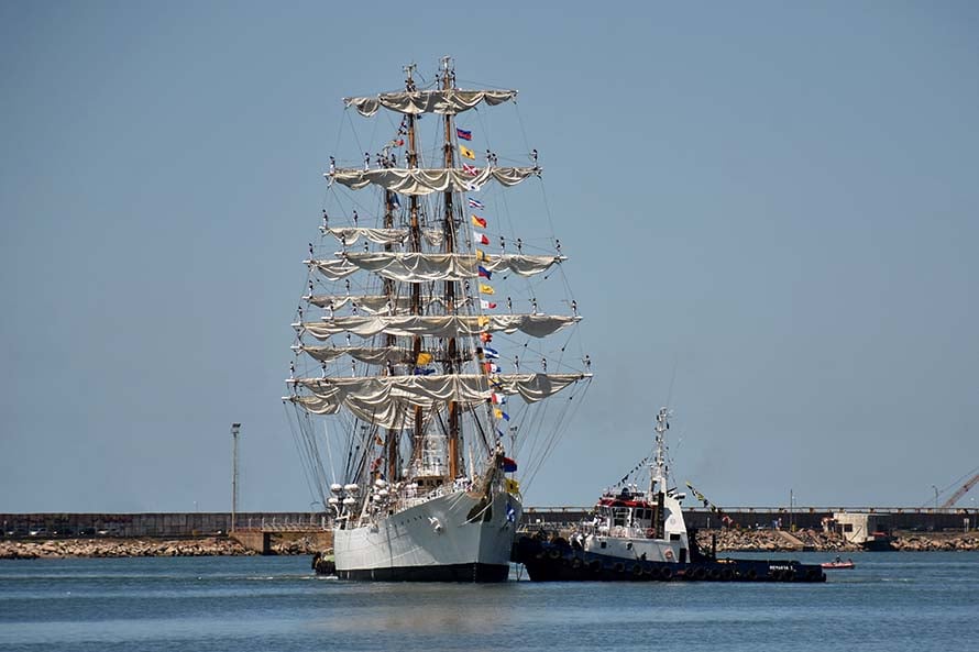 La Fragata Libertad vuelve a Mar del Plata para ser reparada