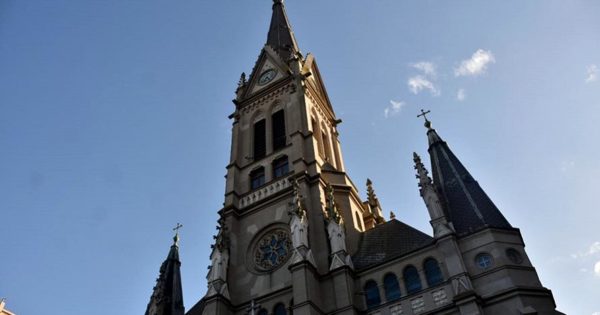 Detuvieron a una mujer por golpear a una policía en la Catedral