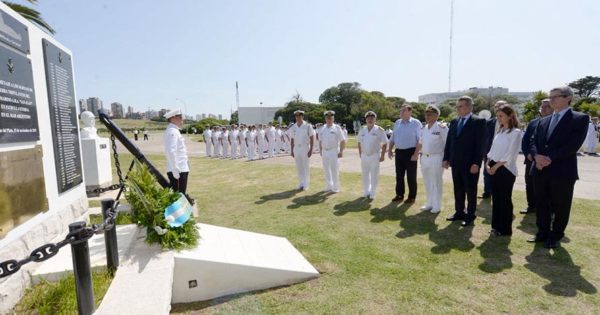 Rossi recorrió la Base Naval y se reúne con familiares del ARA San Juan