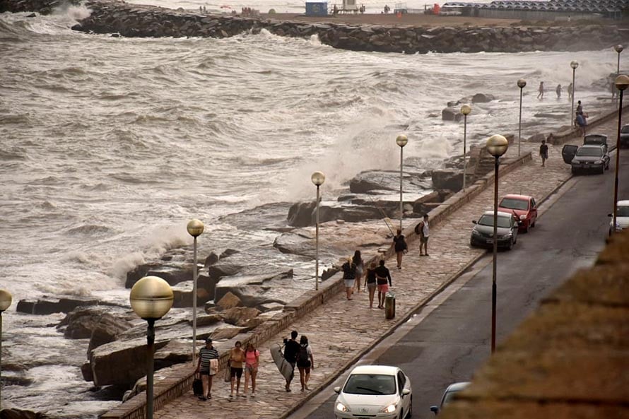 Alertan por tormentas fuertes con lluvias intensas a corto plazo en Mar del Plata