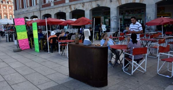 Buscan que los restaurantes de Mar del Plata incorporen un “menú audible”
