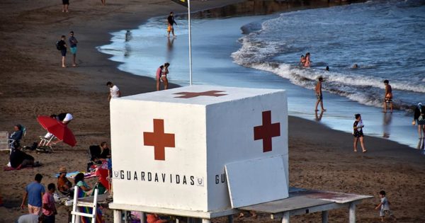 En medio de la municipalización, arranca el operativo de guardavidas en las playas