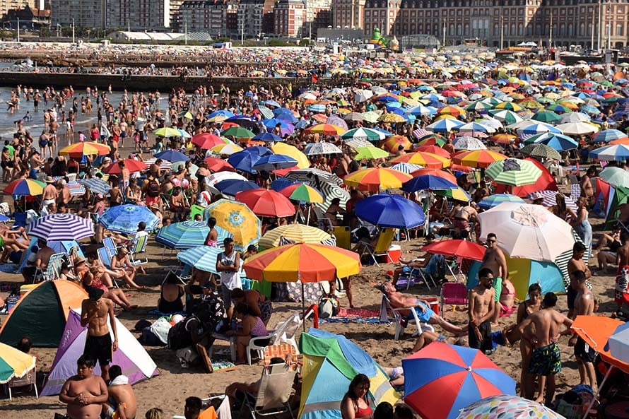 En lo que va del verano creció un 5,4% la llegada de turistas a Mar del Plata