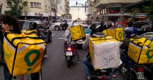 Caravana y corte de repartidores de Glovo ante la falta de respuestas por un aumento