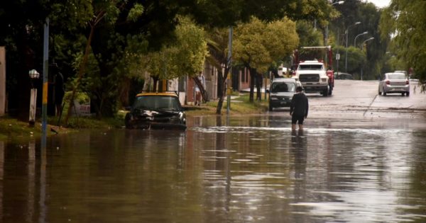 Distintas zonas quedaron anegadas en Mar del Plata tras la fuerte lluvia