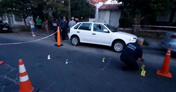 Tres heridos, un detenido y un prófugo tras un tiroteo en el barrio San José