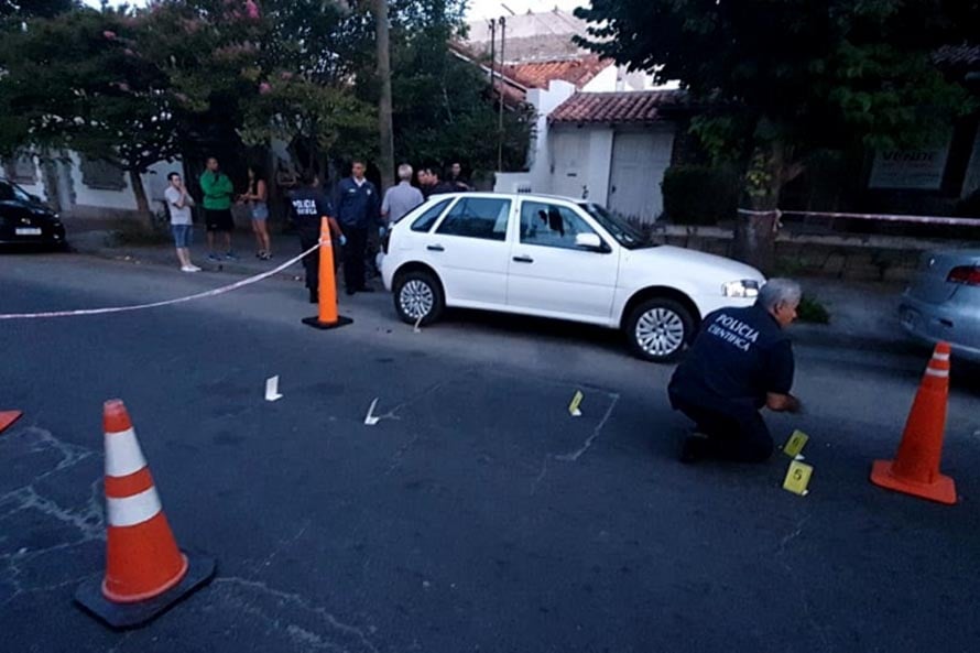 Tres heridos, un detenido y un prófugo tras un tiroteo en el barrio San José
