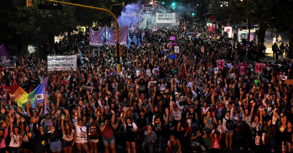 8M: dolor, lucha y organización en una masiva marcha por el Día de la Mujer