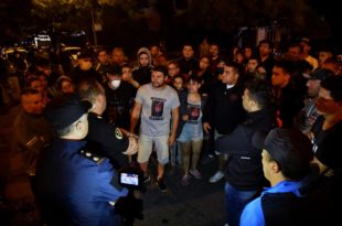 La detención de Ricardo Rodríguez: concentración de los familiares y operativo policial