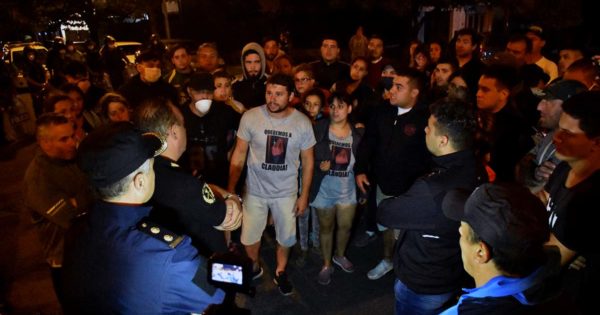 La detención de Ricardo Rodríguez: concentración de los familiares y operativo policial