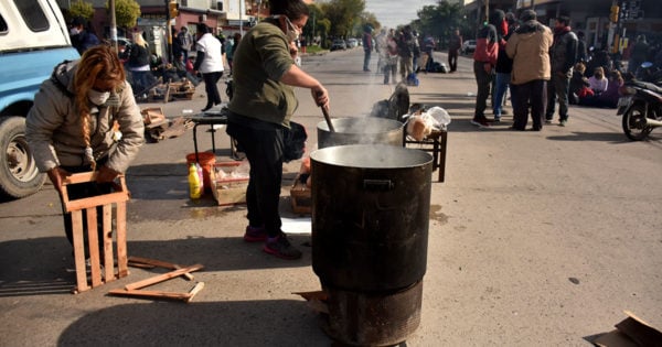 Cuarentena: nuevos cortes y protestas para pedir la entrega de alimentos