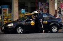 ¿Bajada de bandera a $150?: afirman que la rentabilidad de taxis “bajó al mínimo”