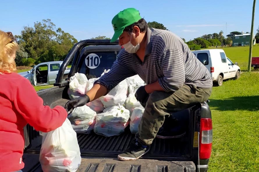 Cuarentena: pequeños productores llevaron sus verduras frescas a los barrios