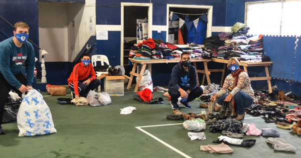 Argentinos del Sud dona abrigos para los comedores de la ciudad