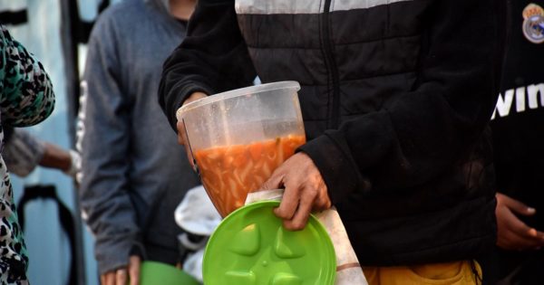 Realizan una colecta solidaria de alimentos y artículos de limpieza en Mar del Plata