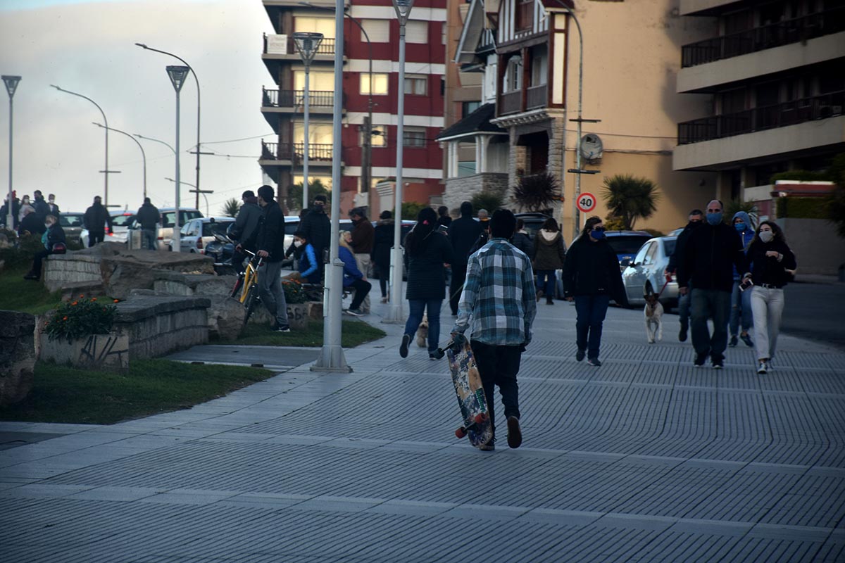 Proponen “peatonalizar” un sector de la costa ante la concentración de gente