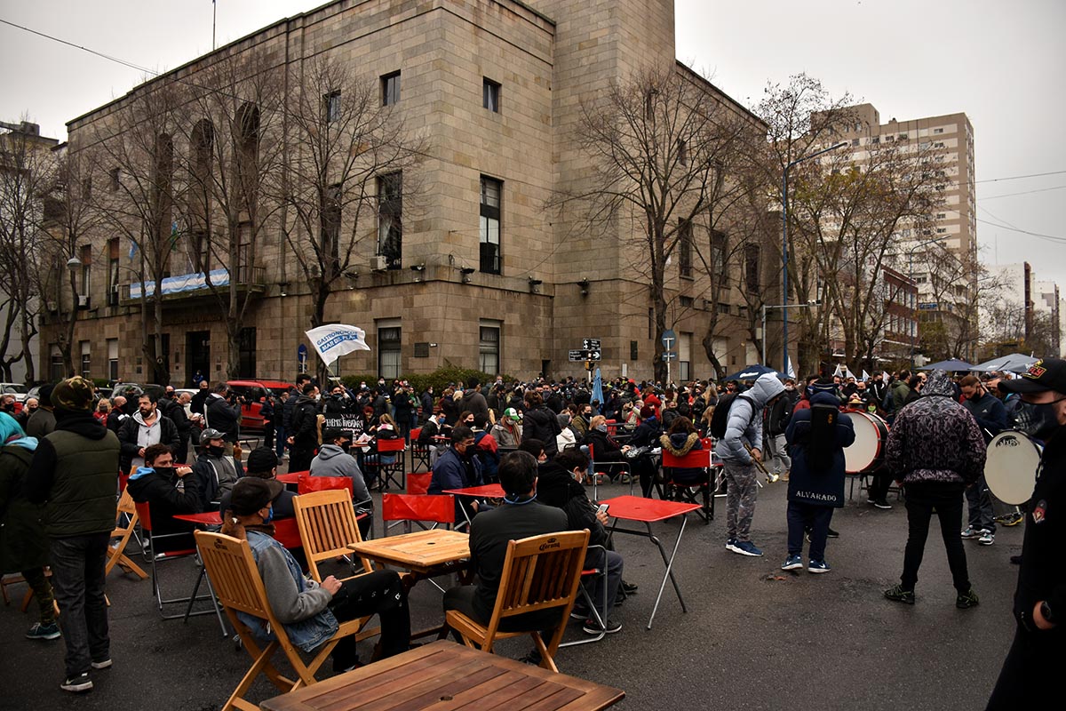 “Restaurante a cielo abierto” y protesta: gastronómicos piden reabrir en Mar del Plata