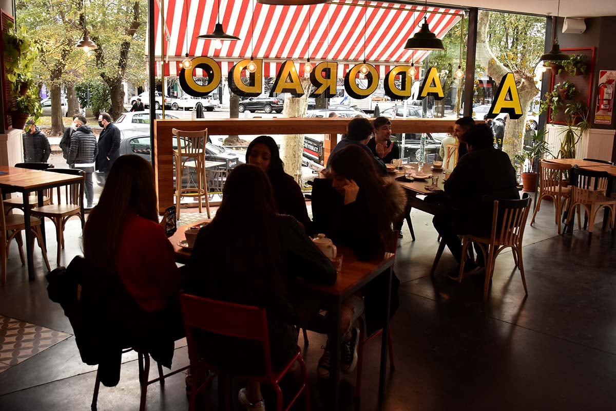 Gastronomía en cuarentena: probaron el protocolo en un café de Mar del Plata