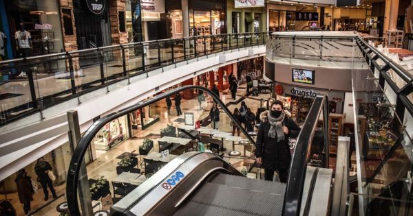 Reabrieron los shoppings en Mar del Plata: las fotos del regreso en “formato galería”