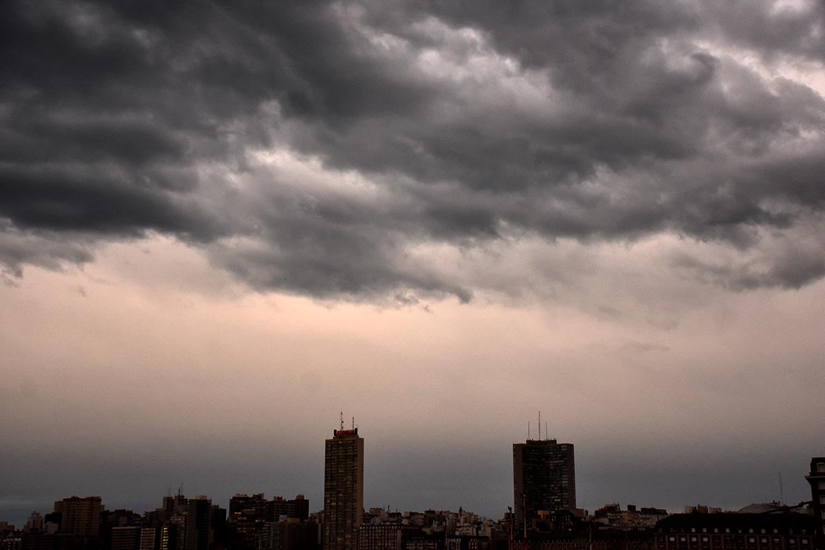 Emiten un alerta a corto plazo por tormentas fuertes y lluvia en Mar del Plata