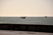 Por el alerta meteorológico, buques buscan resguardo en la costa de Mar del Plata