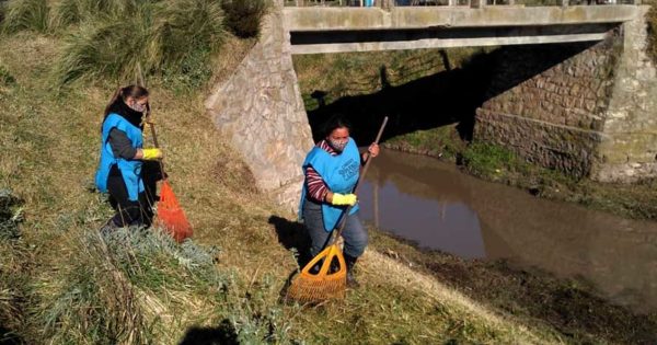 Arroyo La Tapera: realizaron una jornada de limpieza como medida de reclamo