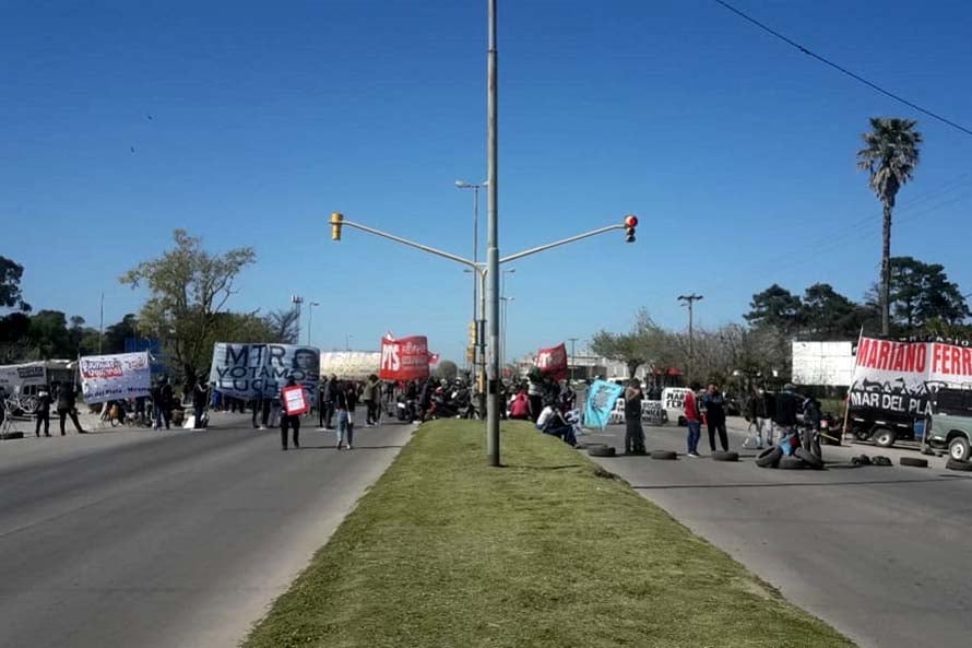 Corte de ruta en Mar del Plata para rechazar el desalojo de la toma en Guernica