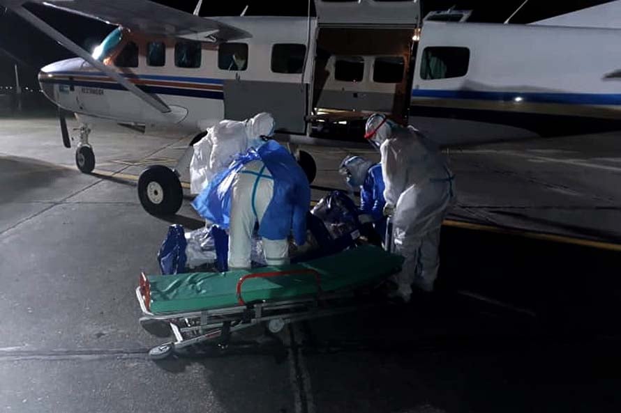 Coronavirus: el HIGA derivó en avión sanitario a un paciente por falta de camas de terapia