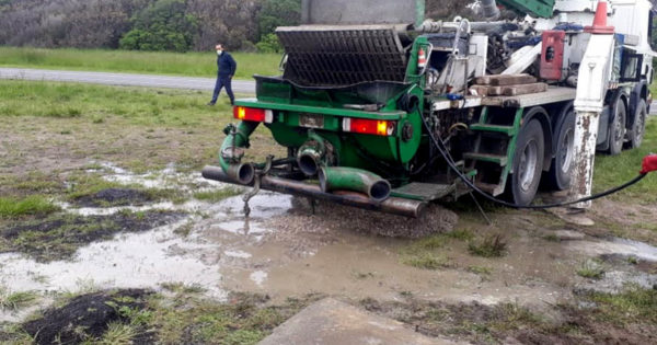 Un camión vertió restos de cemento fresco sobre la Reserva Paseo Costanero Sur