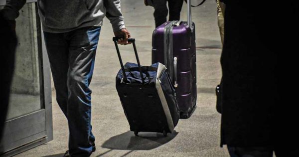 Oficializan las pautas del aislamiento para los bonaerenses que regresen al país