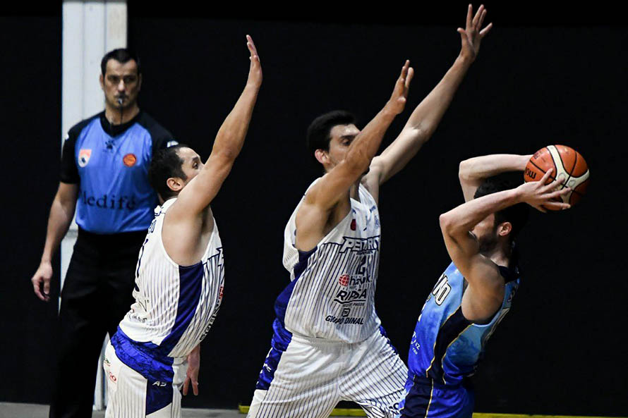 Ficha Peñarol- Bahía Basket (Foto: Marcelo Endelli / Liga Nacional de básquet)