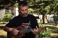 Dos docentes marplatenses homenajean con su música a excombatientes de Malvinas