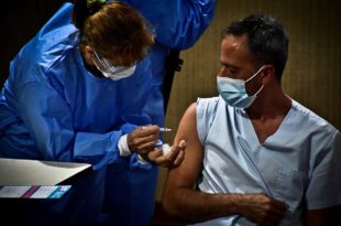 La Anmat amplió el uso de emergencia de la vacuna rusa para mayores de 60 años
