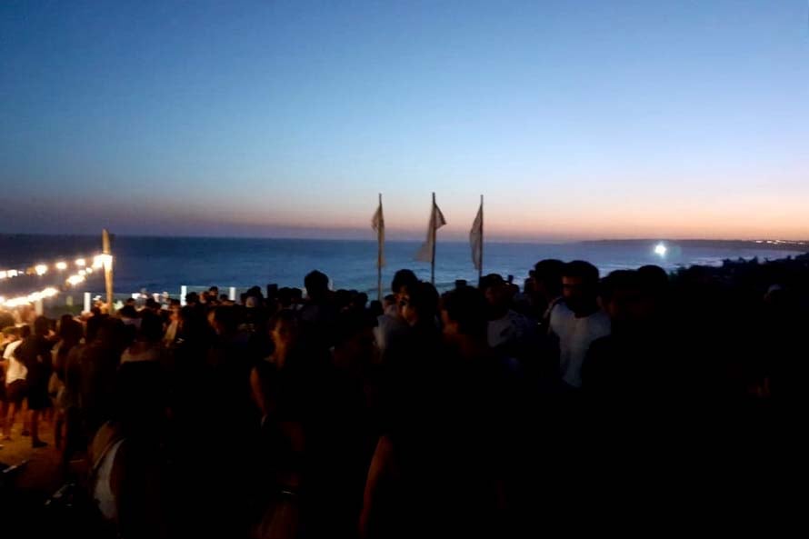 Desarticulan una fiesta clandestina con 800 personas en el balneario “La Lejana”