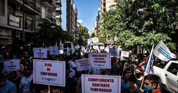 Gastronómicos se movilizaron en Mar del Plata por la falta de acuerdo paritario